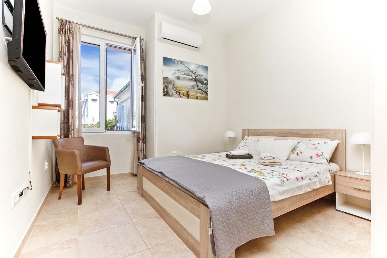 Apartments Isja Tivat Dış mekan fotoğraf